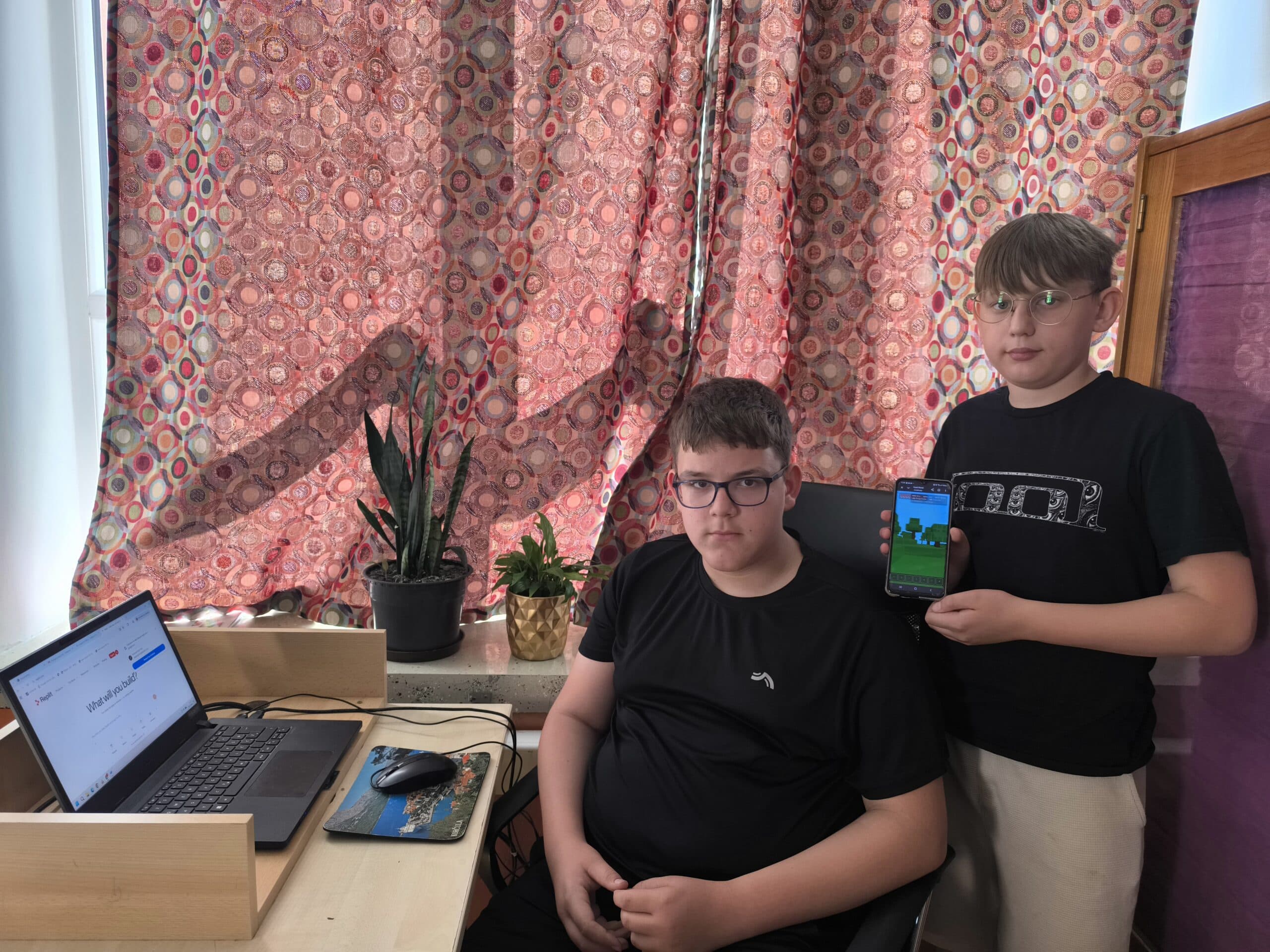 Naslovna slika rada VOXEL SURVIVAL