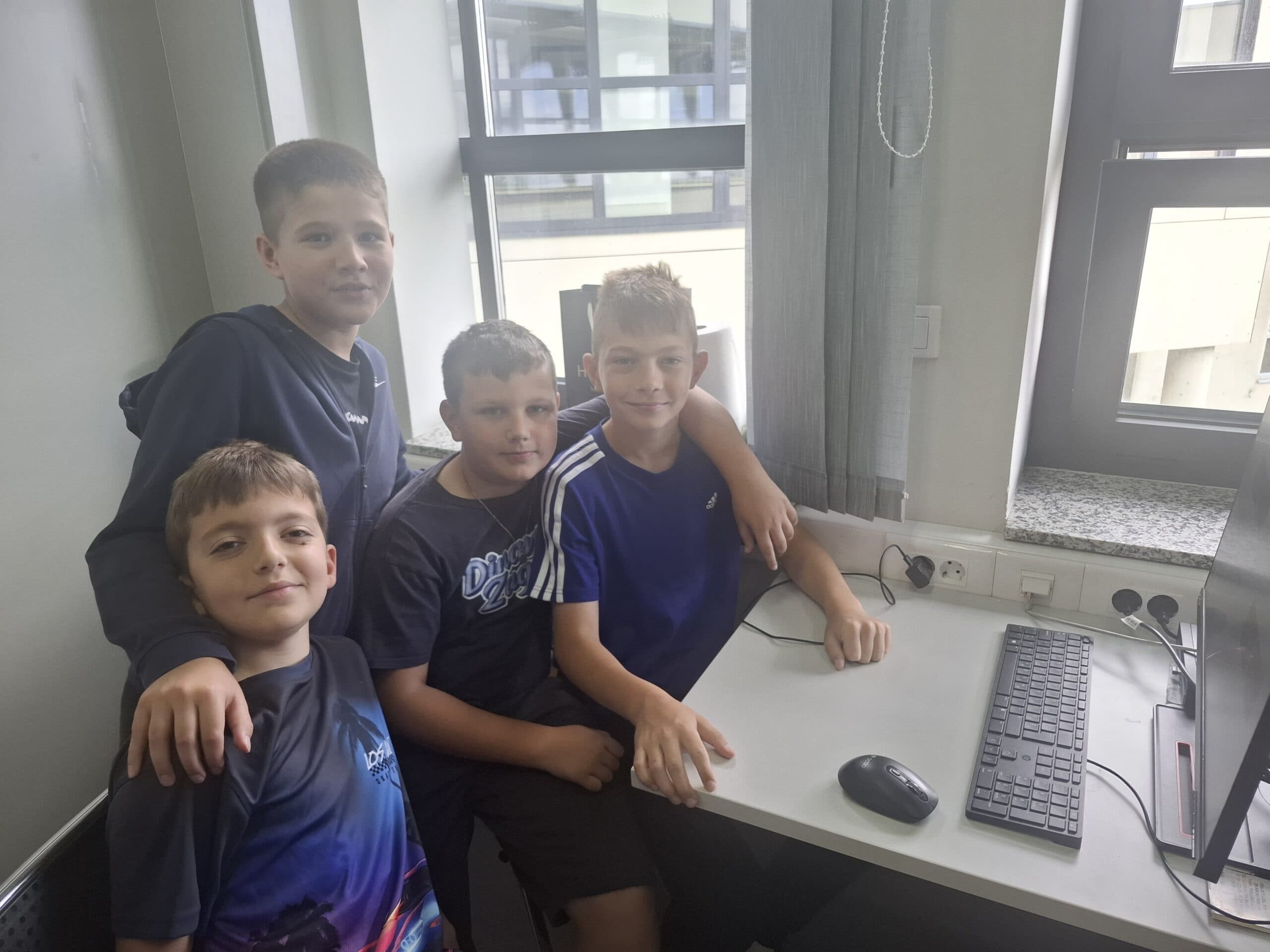 Naslovna slika rada Snađi se u 5-om!